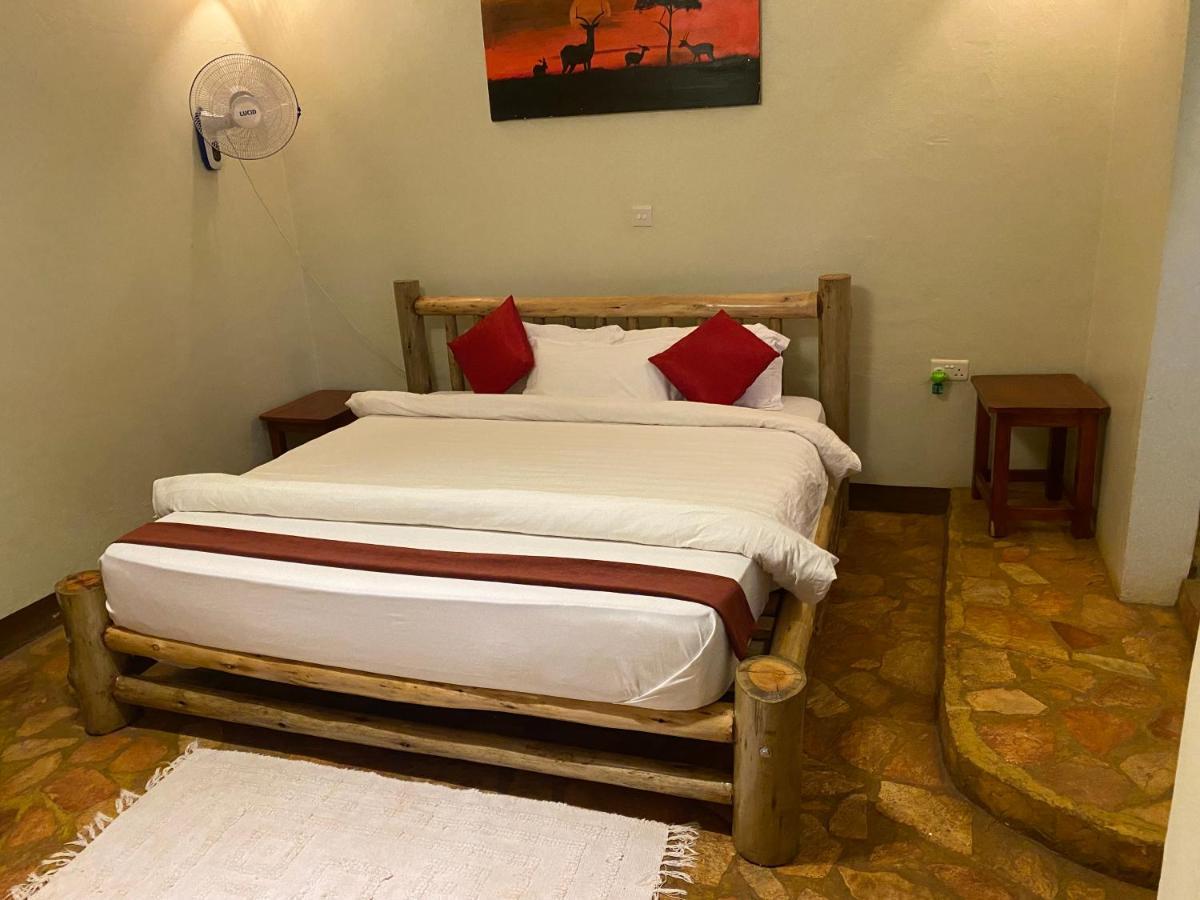 Afro Smile Hotel & Guest House - Jinja Esterno foto
