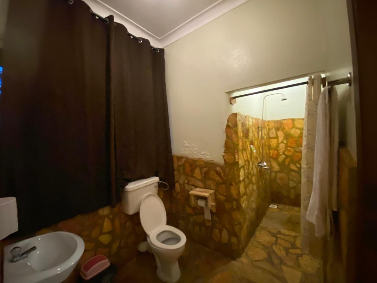 Afro Smile Hotel & Guest House - Jinja Esterno foto