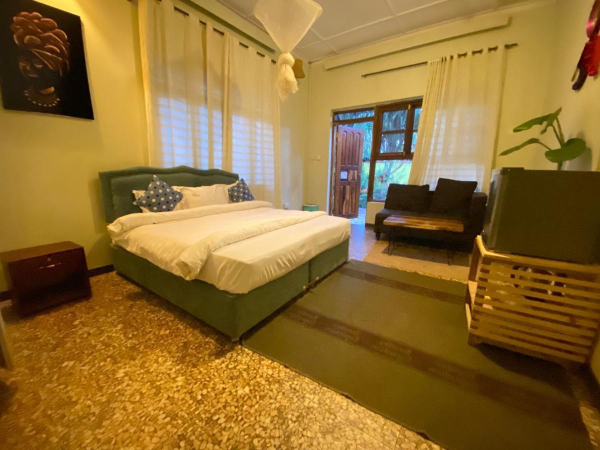 Afro Smile Hotel & Guest House - Jinja Esterno foto