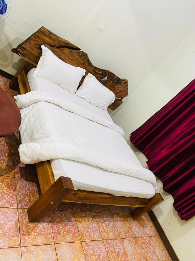 Afro Smile Hotel & Guest House - Jinja Esterno foto