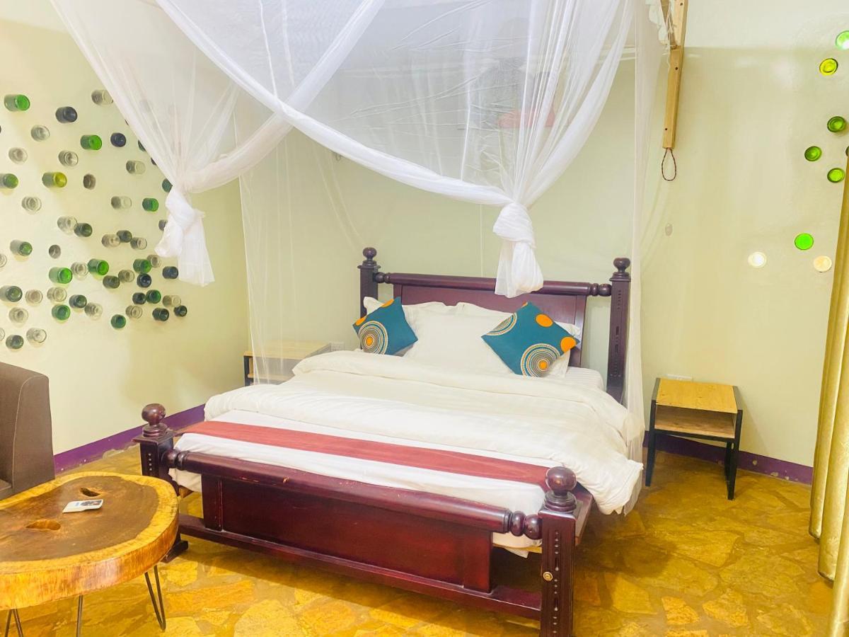 Afro Smile Hotel & Guest House - Jinja Esterno foto