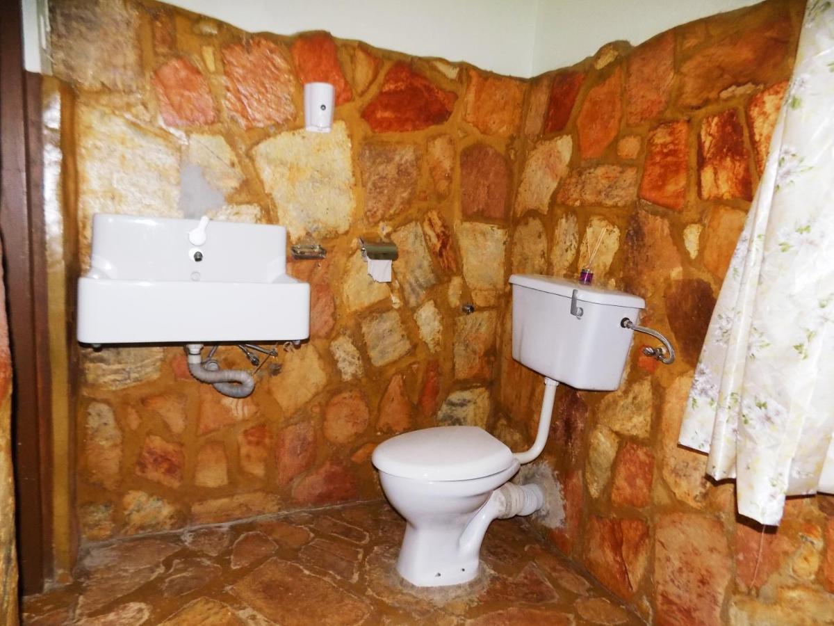 Afro Smile Hotel & Guest House - Jinja Esterno foto