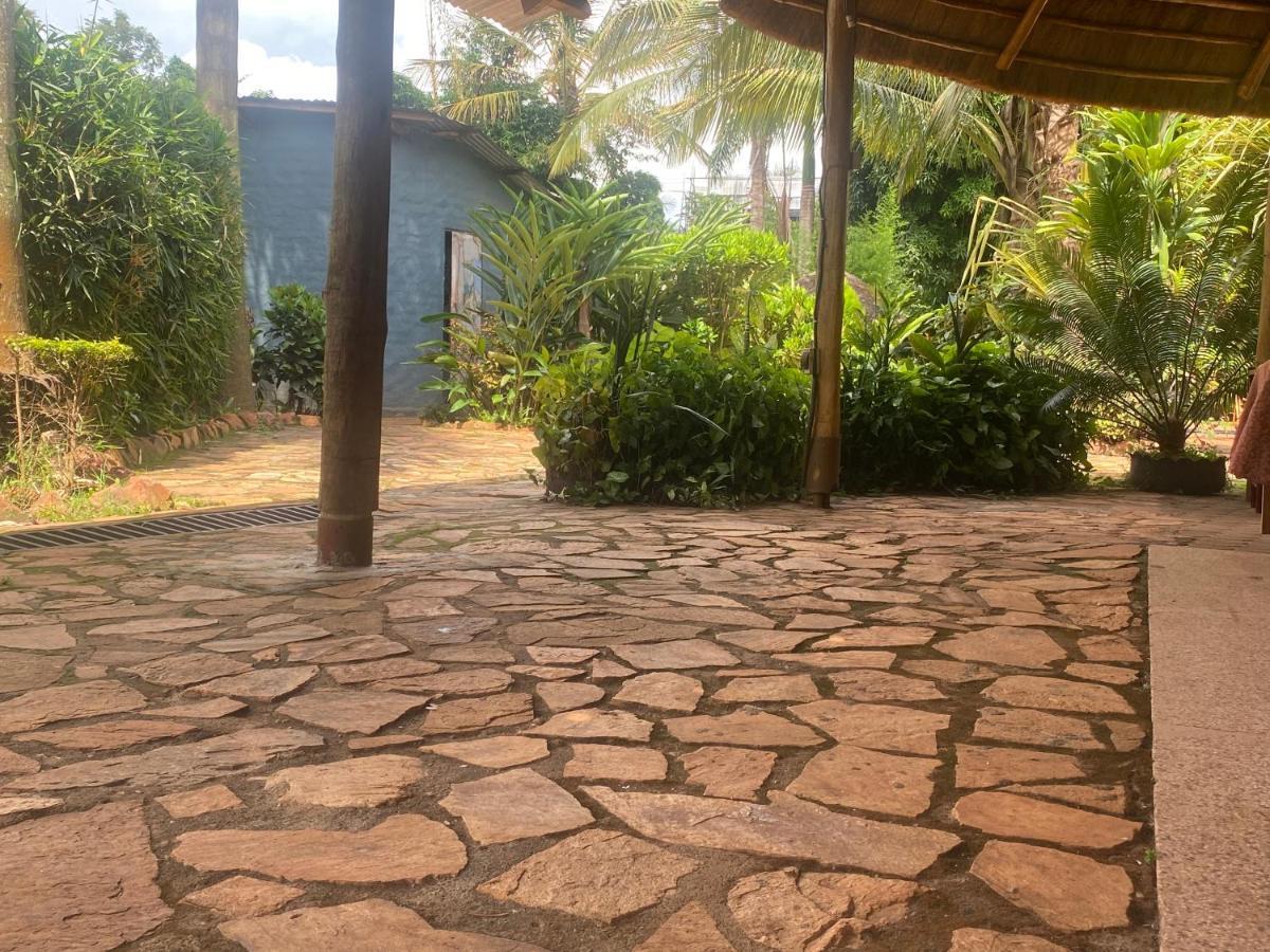 Afro Smile Hotel & Guest House - Jinja Esterno foto